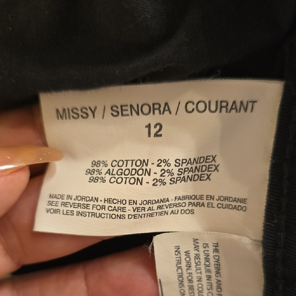 Bandolino Women's White and Vintage America Black Shorts Set - Picture 4 of 11